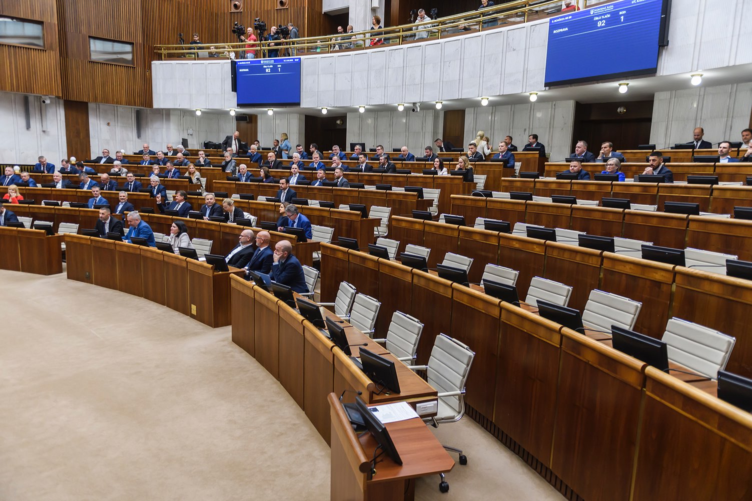 Poslanci NRSR žiadajú Sulíka zaplatiť sumy vyčíslené NKÚ pri výstave v Dubaji