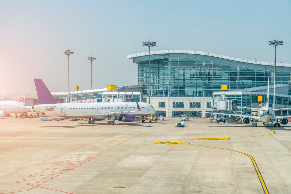 Holandsko: V bežiacom motore lietadla na letisku Schiphol zomrel človek