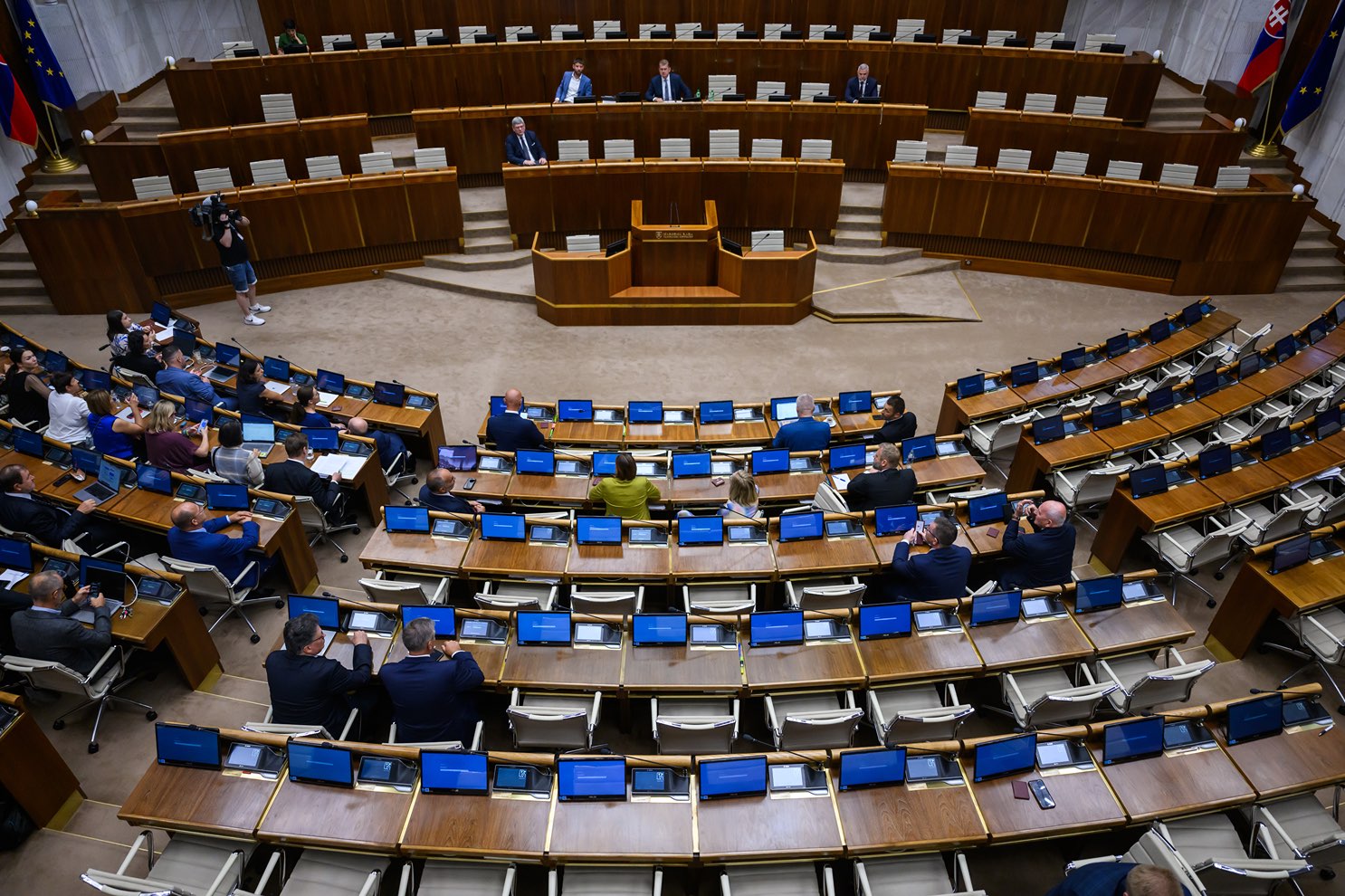 Opozičné strany kritizujú novelu trestného zákona a volajú po odstúpení ministra